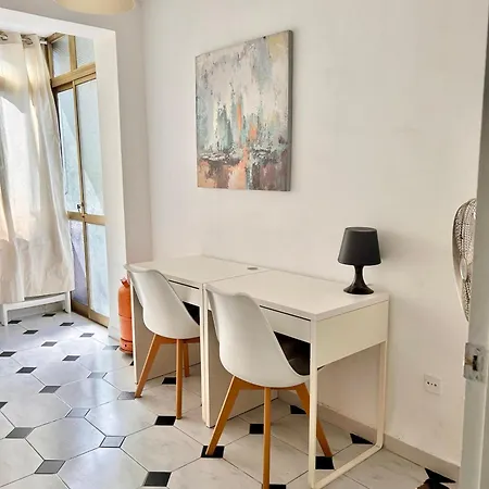 アパート Charming 2 Min To